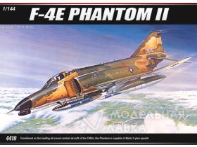 Самолет F-4E Phantom II