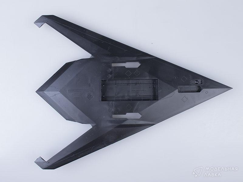 Фото #4 для Сборная модель F-117 Stealth "Самолет-невидимка" с клеем, кисточкой и красками.
