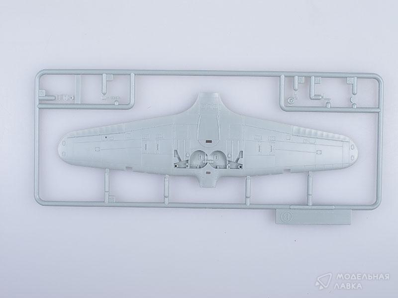 Фото #3 для Сборная модель истребитель "Харрикейн Mk.IIC" с клеем, кисточкой и красками.