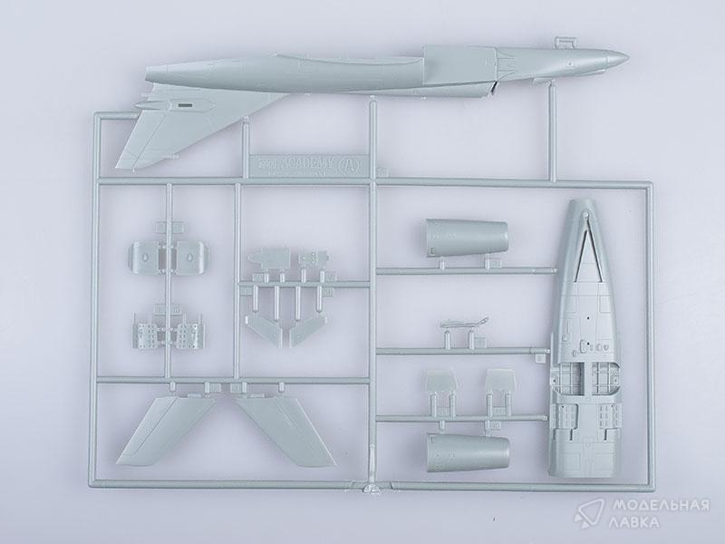 Фото #3 для Сборная модель палубный самолет "Супер Этандар" с клеем, кисточкой и красками.