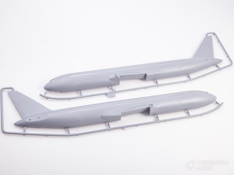 Сборная модель пассажирский авиалайнер Боинг 767-300 Звезда