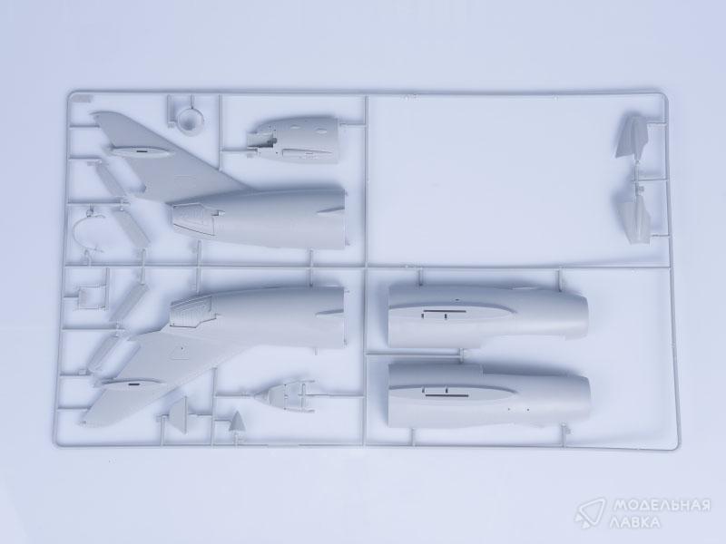 Фото #3 для Сборная модель самолет МиГ-17Ф