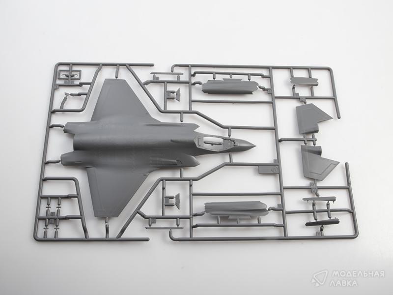 Сборная модель самолет USAF F-35A Lightning II Academy