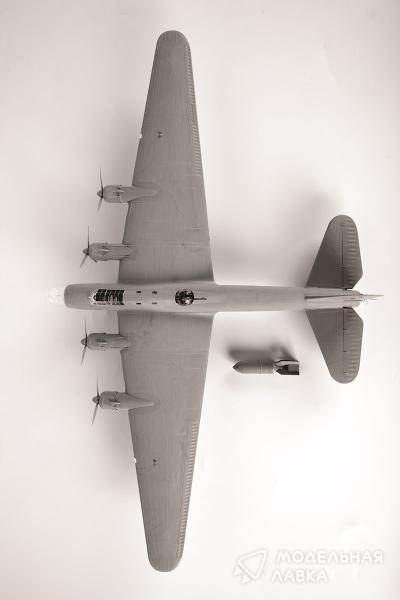 Сборная модель советский тяжелый бомбардировщик ТБ-7 Звезда