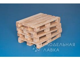 4 x natural wood pallets