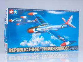 Американский самолёт Republic F-84G `Thunderbirds` (1:48)
