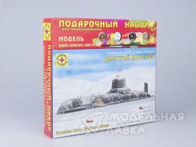 Атомный подводный крейсер "Дмитрий Донской" с клеем, кисточкой и красками.