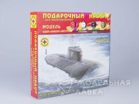 Атомный подводный крейсер "Курск" с клеем, кисточкой и красками.