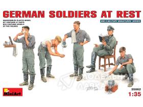 Немецкие солдаты на отдыхе