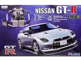 Nissan GT-R (R35) w/Engine