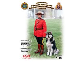 Офицер Королевской Канадской Конной Полиции с собакой
