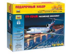 Российский авиалайнер ТУ-154М с клеем, кисточкой и красками.