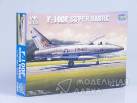 Самолет F-100F Супер Сейбр