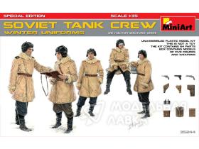 Советский танковый экипаж в зимней униформе