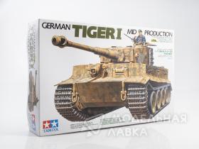 Тяжелый танк Tiger I Ausf.E mid production 1943г. c 1 фигурой командира