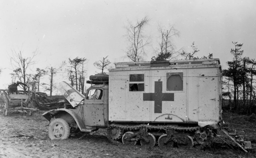 Фото V3000S/SS M Maultier с санитарной будкой, Германский санитарный автомобиль ІІ МВ
