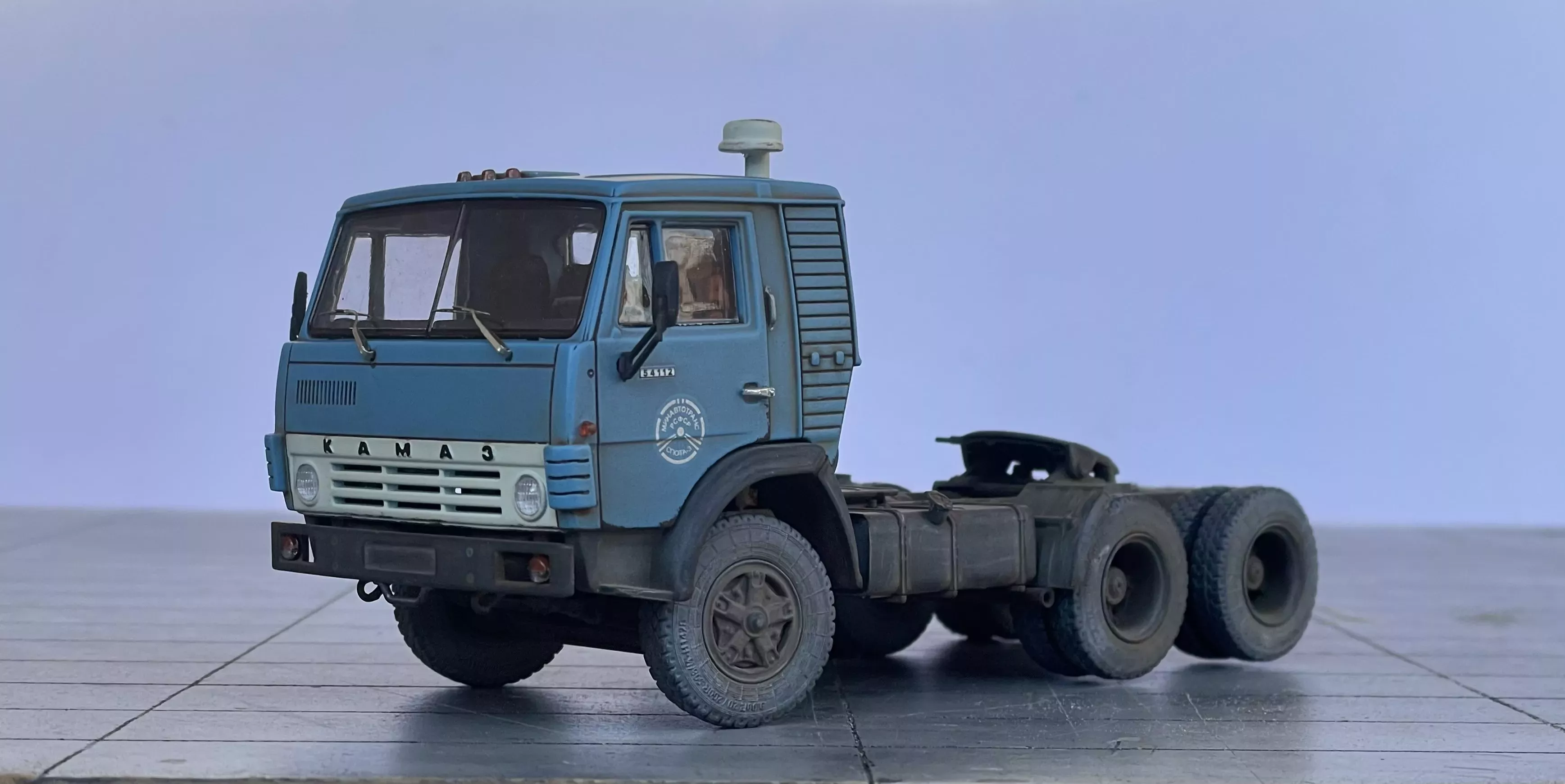 Сборная модель КАМАЗ-54112 седельный тягач