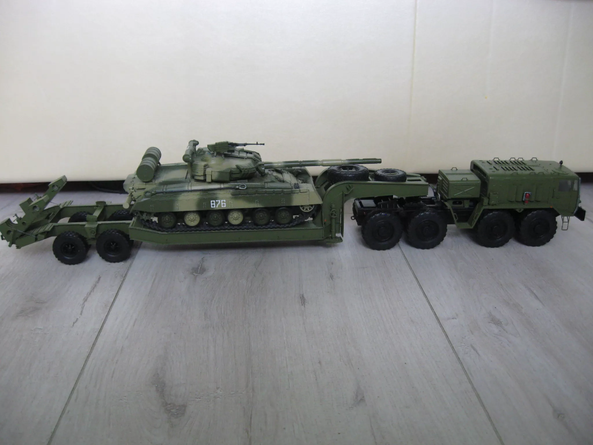 Танковый тягач МАЗ-537Г с прицепом ЧМЗАП-5247Г (поздняя версия)