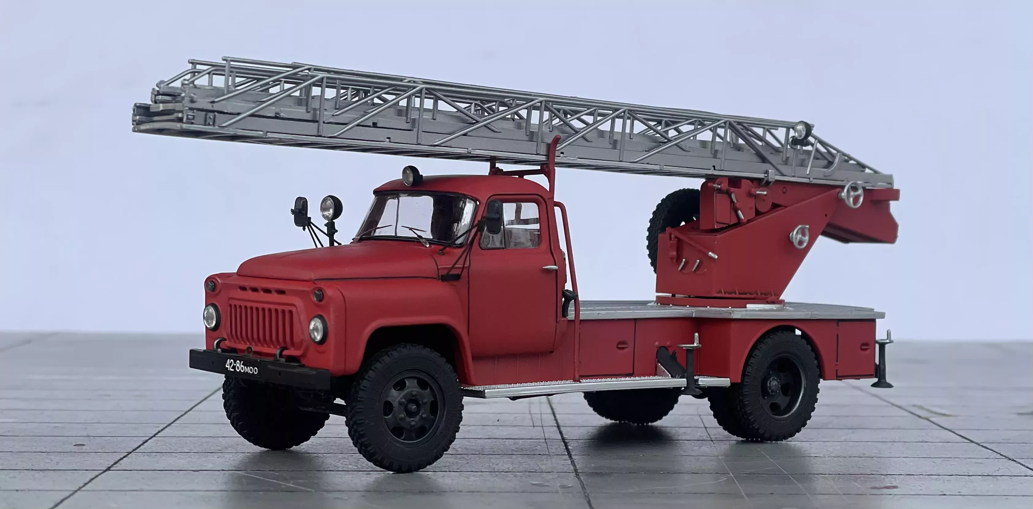 Сборная модель Пожарная автолестница АЛ-18 (52)