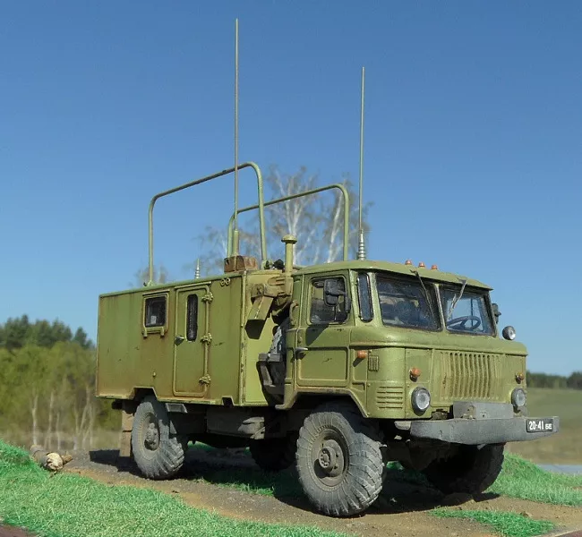 Сборная модель Командно-штабная машина КШМ Р-142 (66)