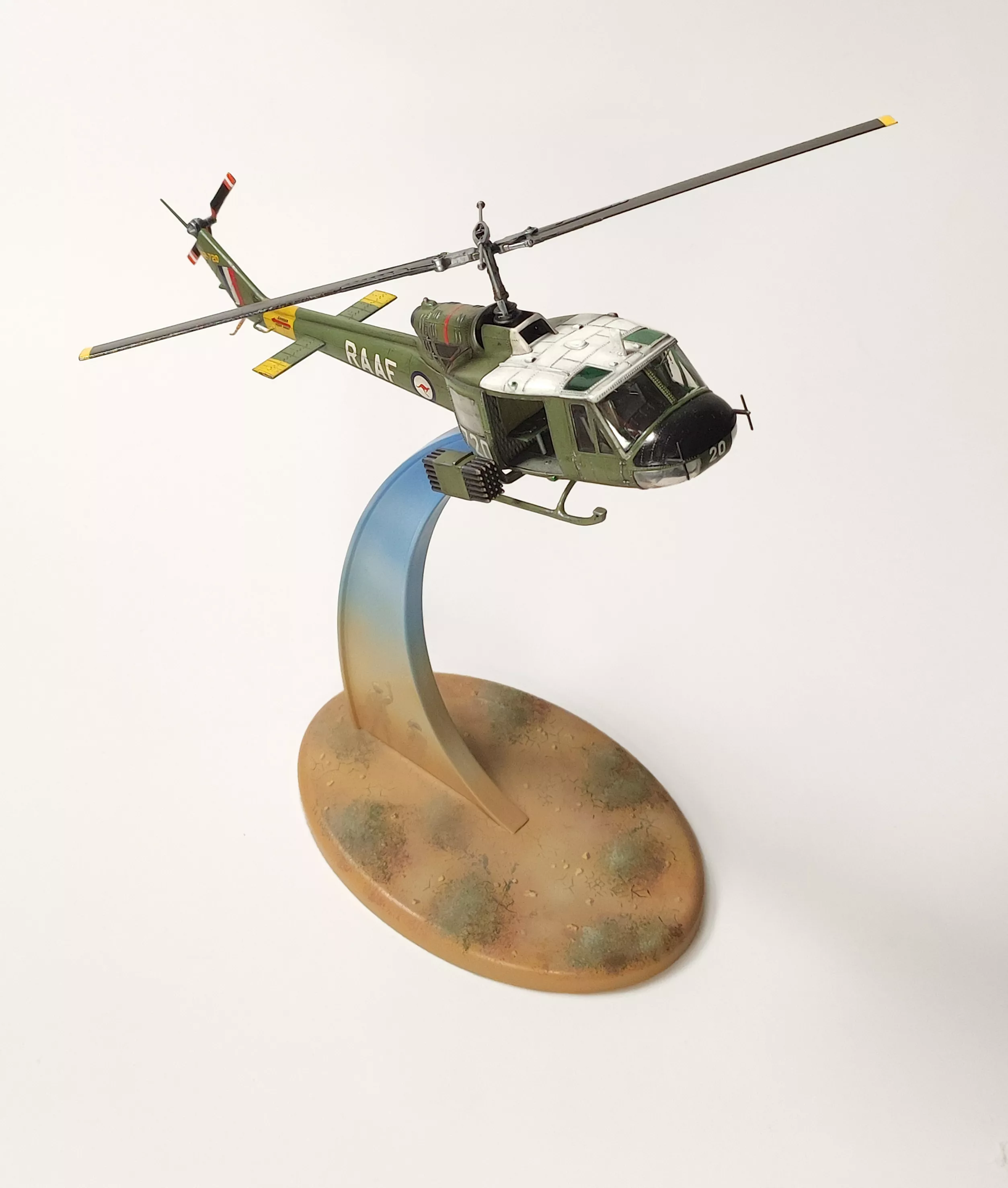 Вертолет UH-1B Huey