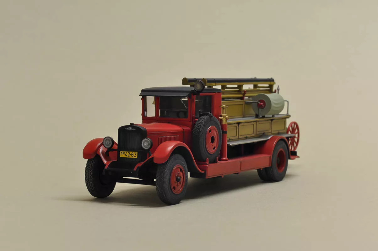 Сборная модель Пожарный автонасос ПМЗ-1 (ЗИС-11)