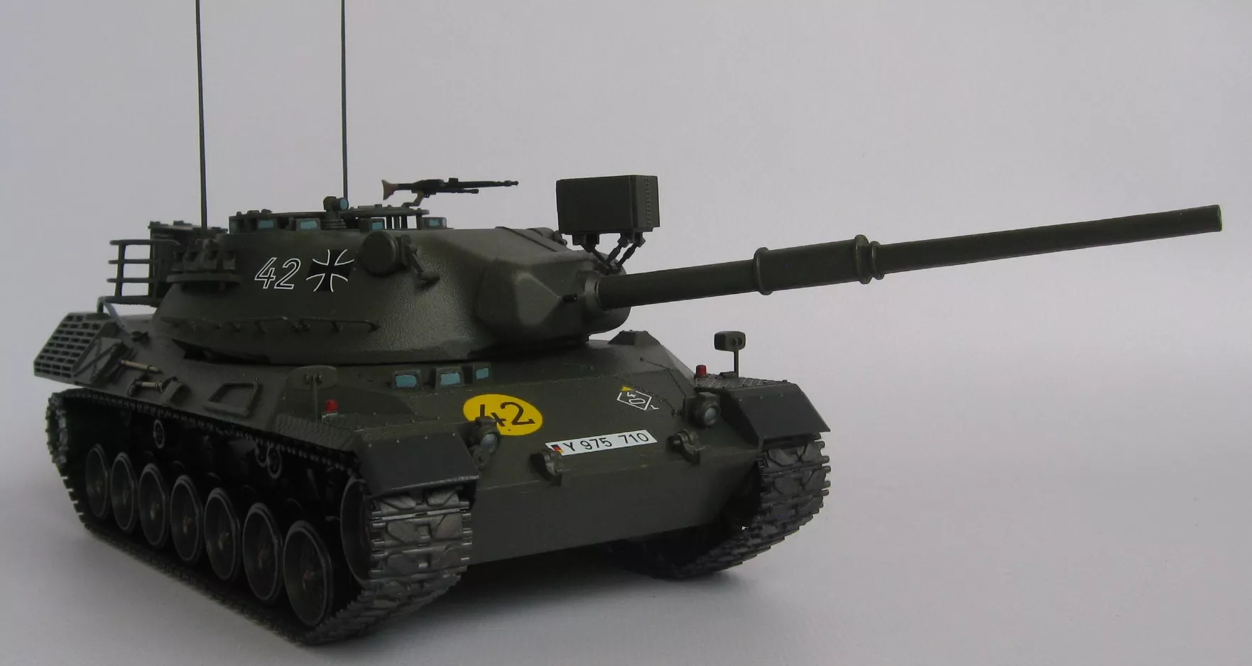 Западно-германский танк Leopard c 105мм. пушкой и 1фигурой