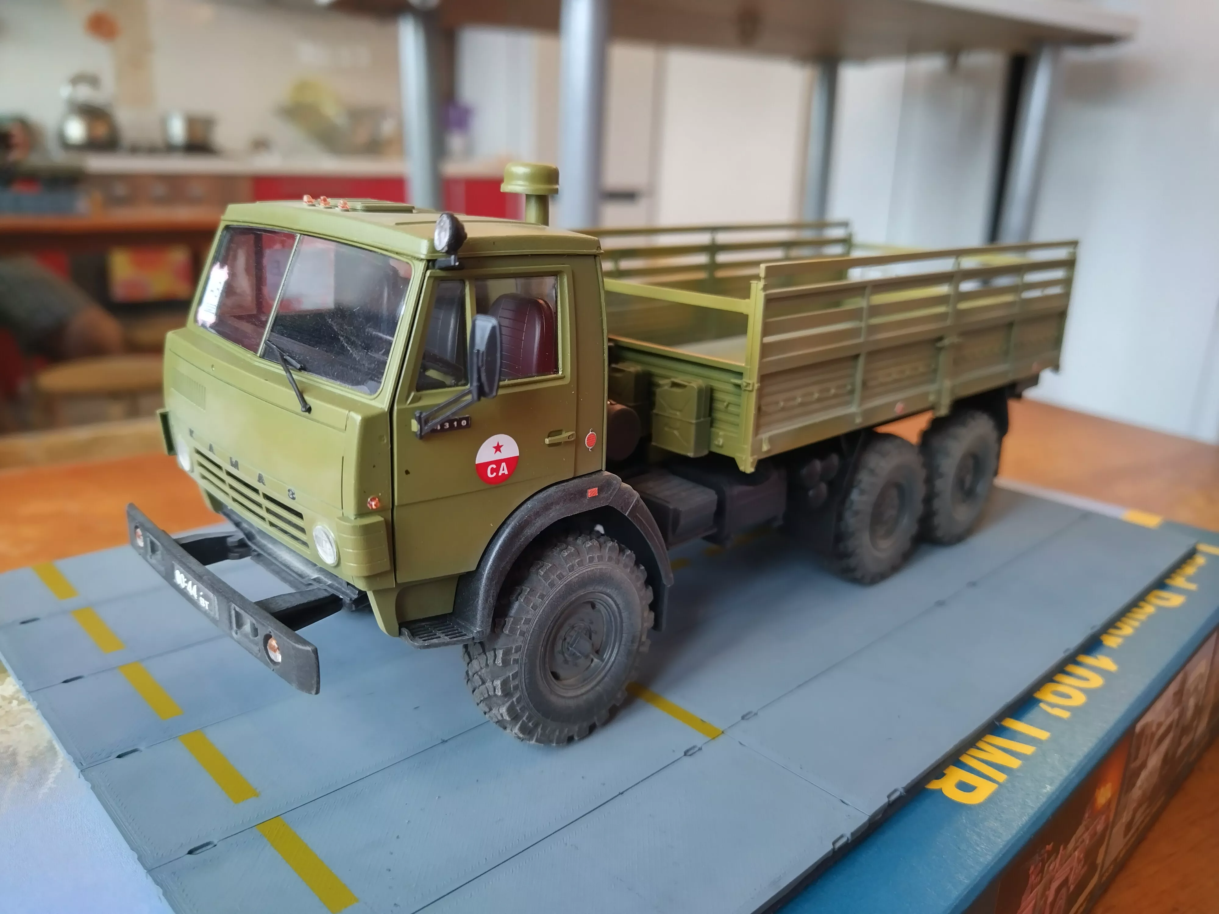 Советский шестиколесный армейский грузовой автомобиль