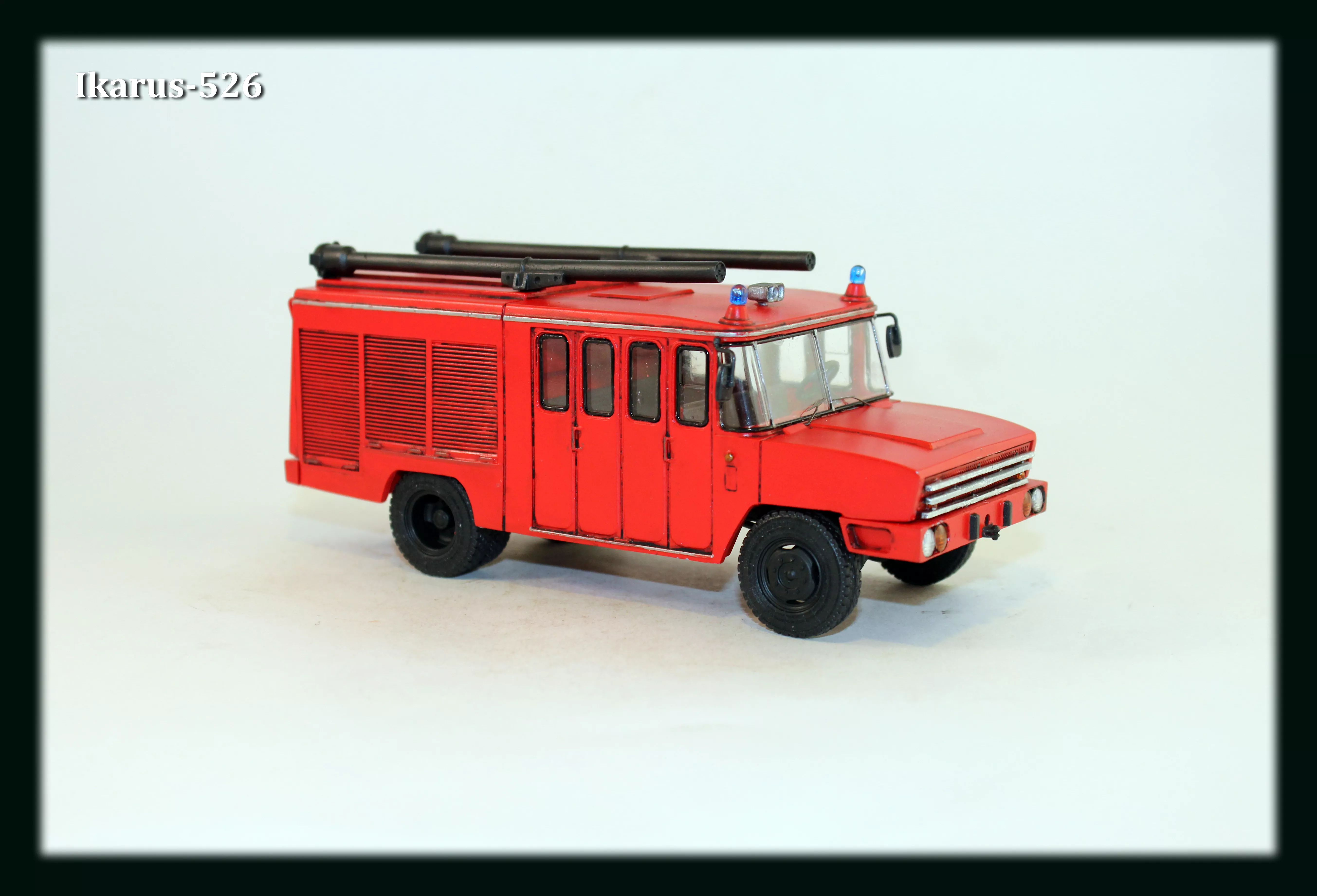 Сборная модель Пожарная автоцистерна Ikarus-526