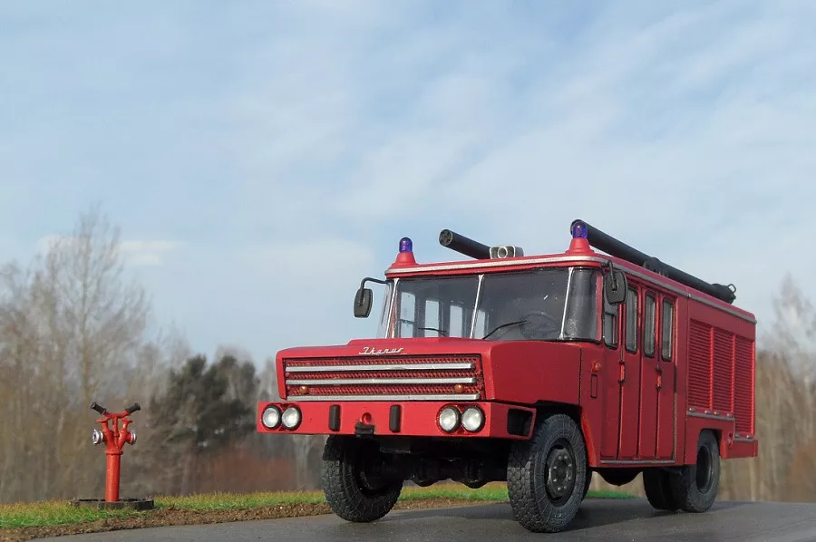 Сборная модель Пожарная автоцистерна Ikarus-526