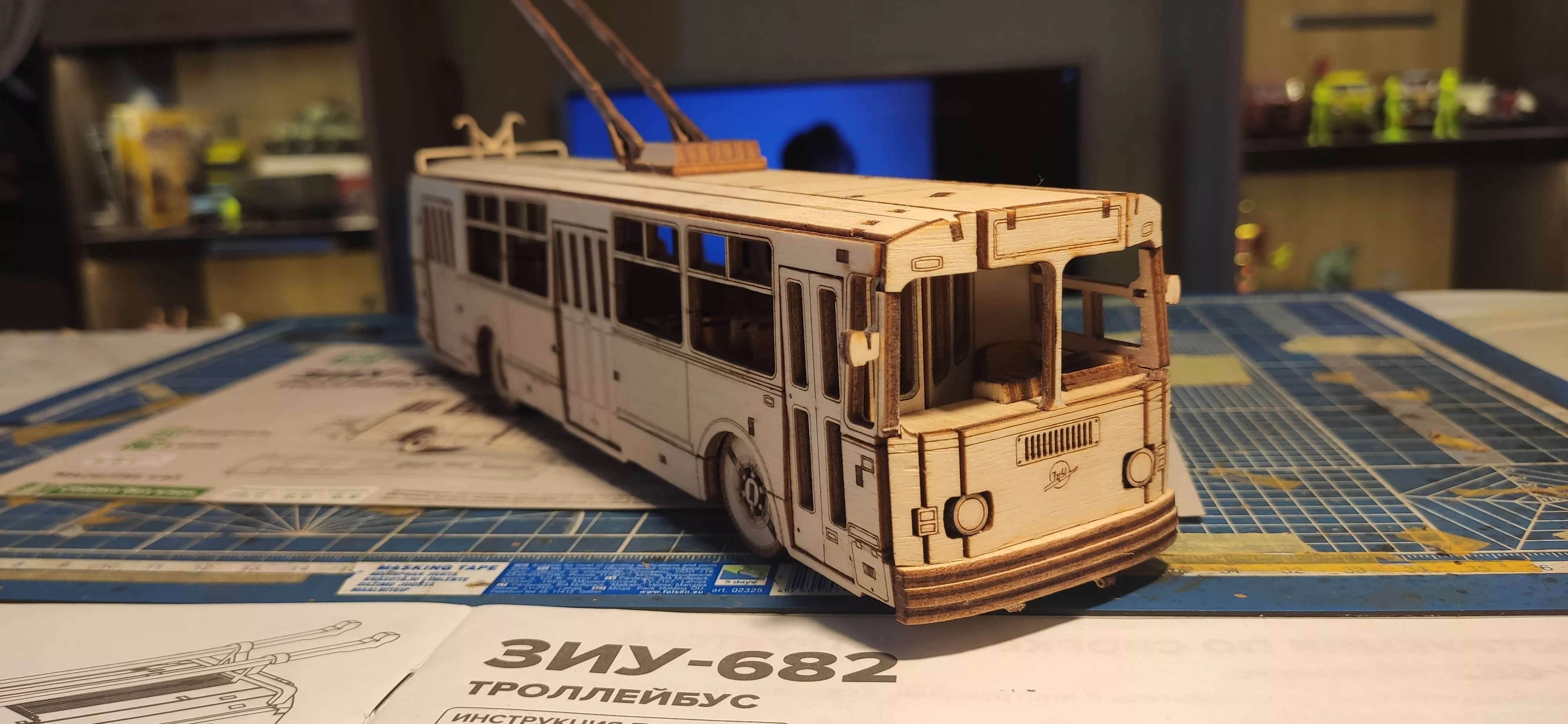 Сборная модель ЗИУ - 682 троллейбус