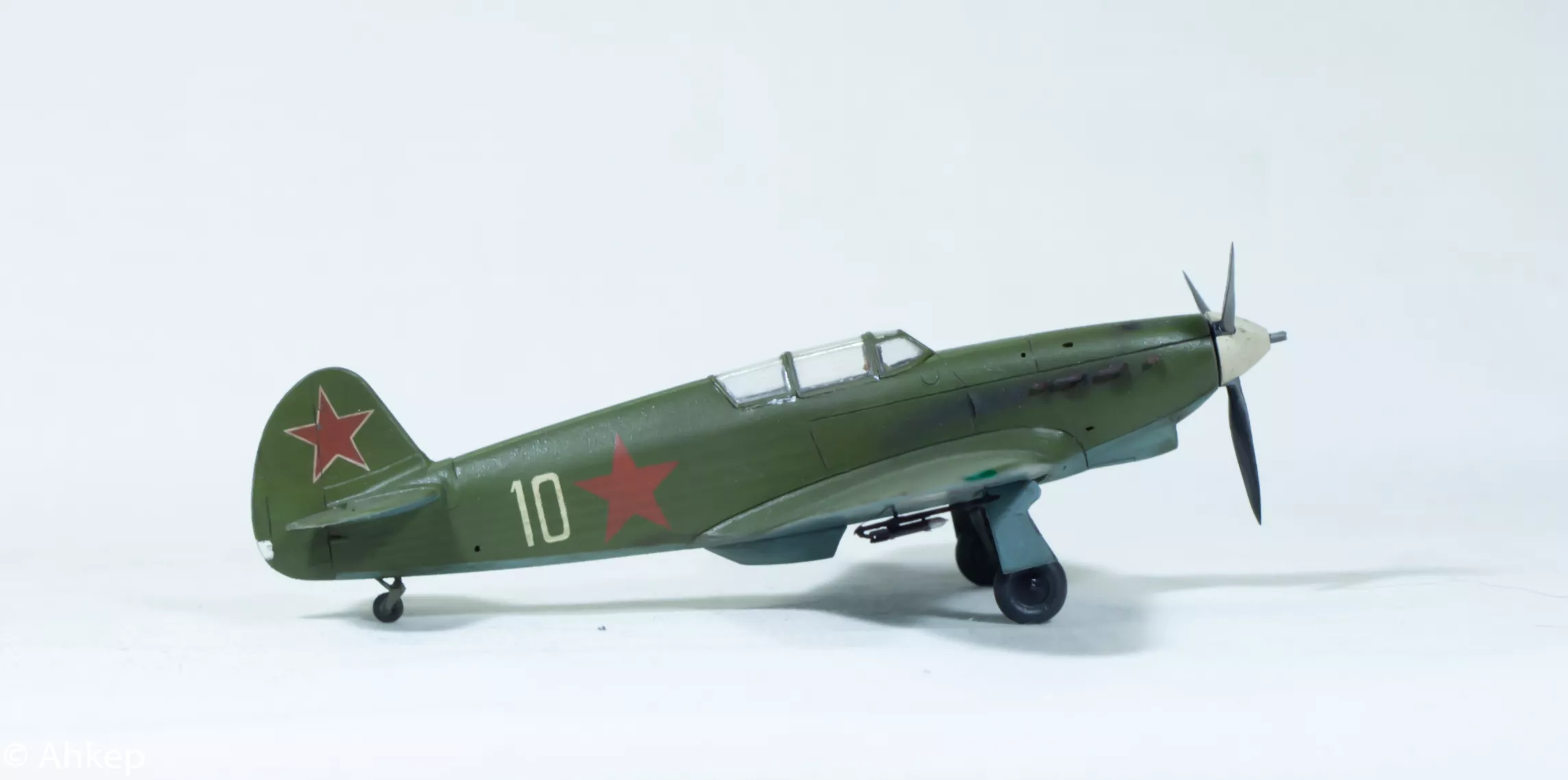 Самолет Yak-1
