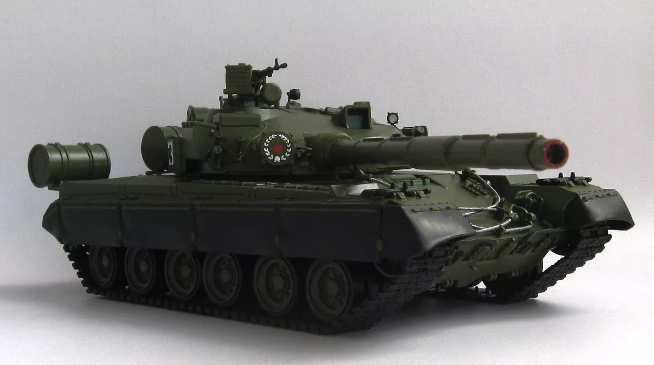 Российский основной боевой танк Т-80Б